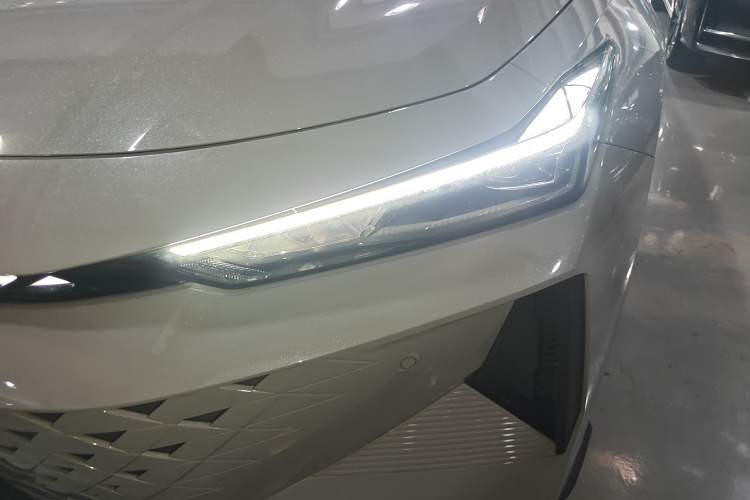 Used Changan UNI-V iDD 2024 Blue Whale Smart Electric iDD 136km Luxury Model