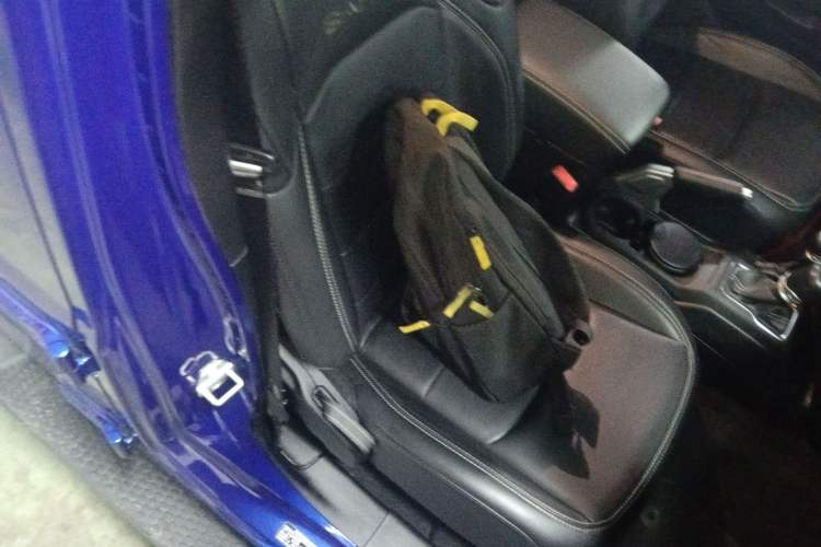 Used Jeep Wrangler 2019 2.0T Sahara Four-Door Version China VI Emission Standard
