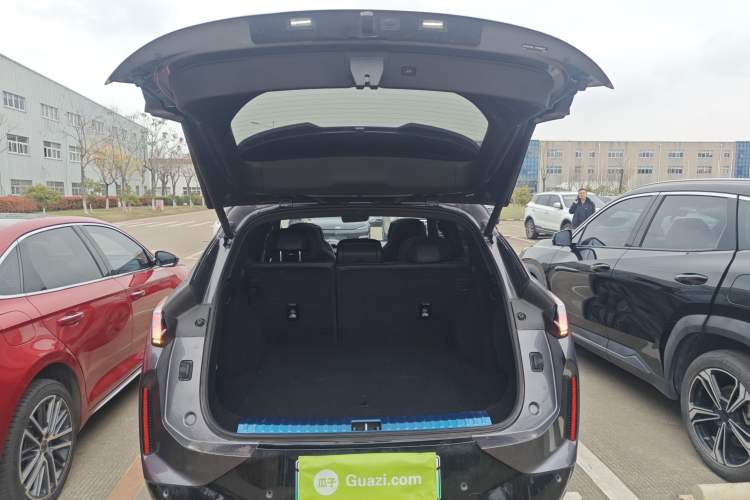 Used Lynk & Co 08 EM-P 2023 220 km Limited-Time Edition Trunk