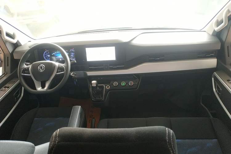 Used Dongfeng Yufeng Yufeng 2023 V9+ 2.0T Manual Front-Wheel-Drive Multi-Function Mid-Roof Van with 7/8/9 Seats
