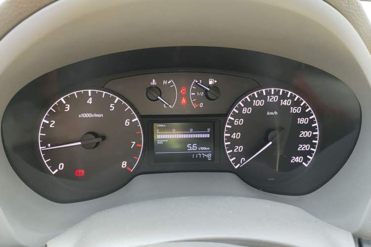 Used Nissan Sylphy 2012 1.6 XL Manual Luxury Edition
