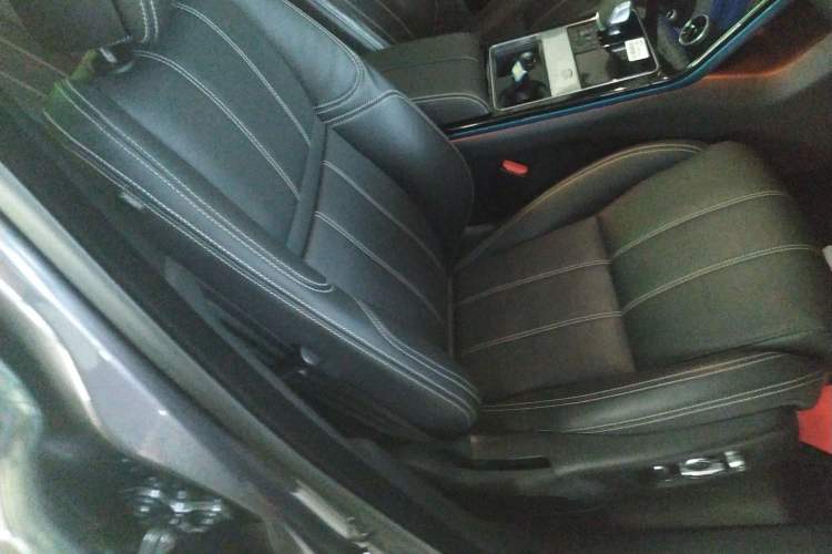 Used Land Rover Range Rover Velar 2022 250 PS Sparkling Heritage Edition