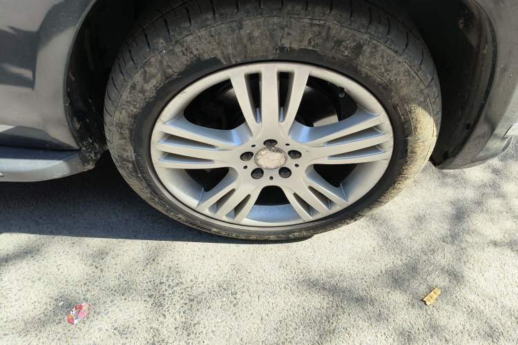 Used Mercedes-Benz GLK-Class 2013 GLK 300 4MATIC Dynamic Edition Right Front Wheel Hub