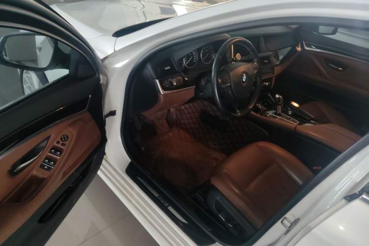Used BMW 5 Series 2014 530Li Leading Model