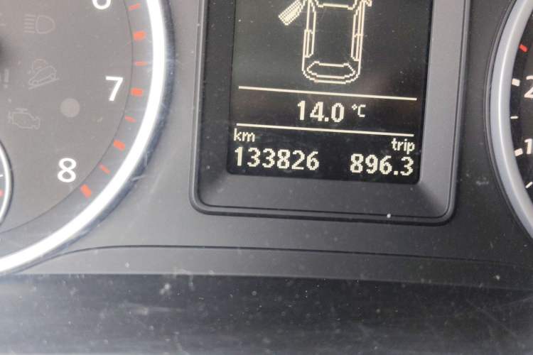 Used Volkswagen Tiguan 2015 1.4TSI Manual Two-Wheel Drive BlueMotion Edition Odometer Close Up