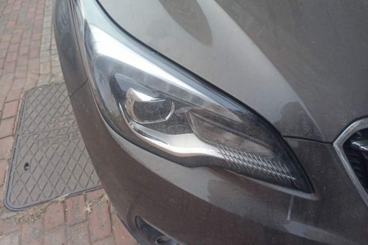 Used Buick Envision 2018 28T Four-Wheel Drive Elite Version Right Front Headlight