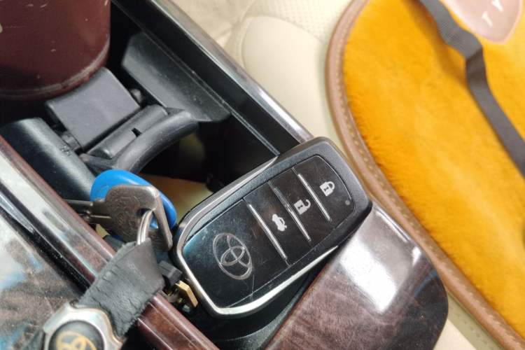 Used Toyota Camry 2016 2.0G 10th Anniversary Leading Edition Vehicle Key