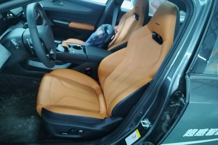 Used Changan UNI-V 2025 Model Third-Generation 2.0T Dynamic Edition