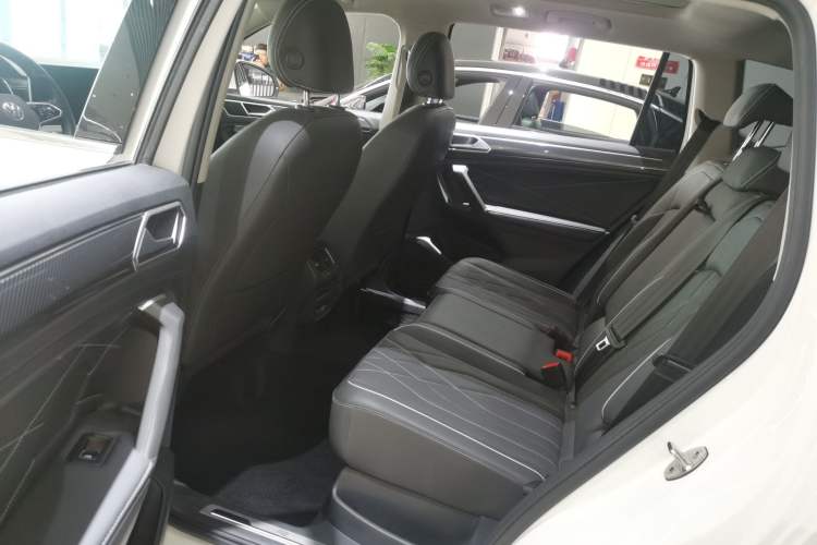 Used Volkswagen Tiguan L 2022 330TSI Automatic Two-Wheel Drive R-Line Enhanced Edition Left Rear Seat