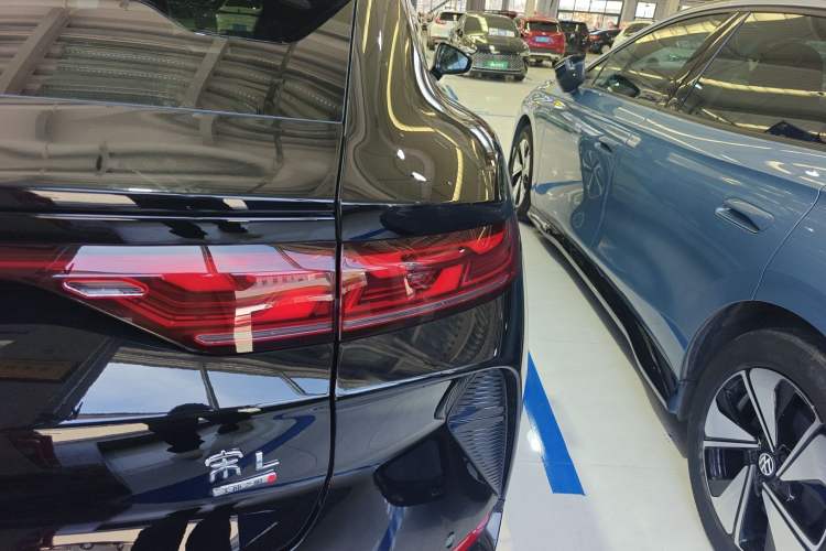 Used BYD Song L EV 2025 Intelligent Driving Version 662 km LiDAR Excellence Edition Right Rear Taillight