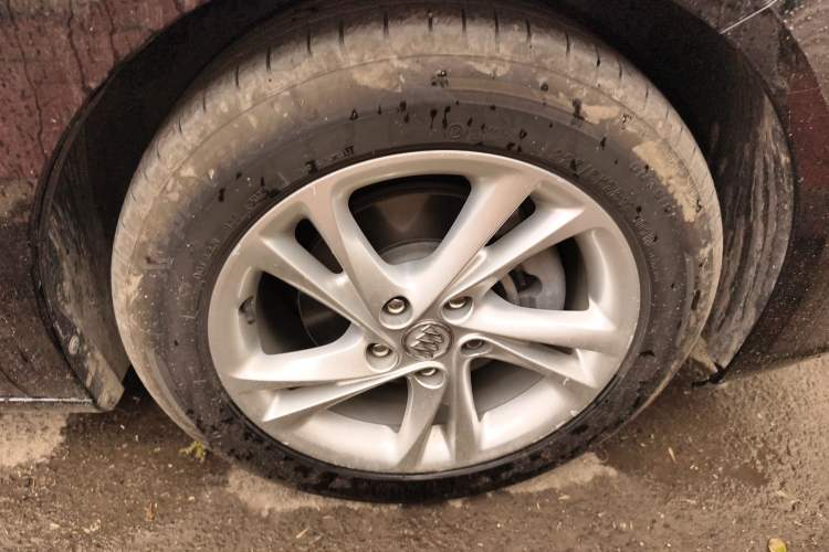 Used Buick Regal 2020 552T Elite Edition Right Front Wheel Hub