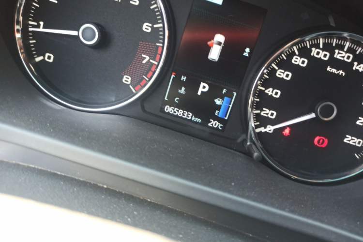 Used Mitsubishi Pajero  Odometer Close Up