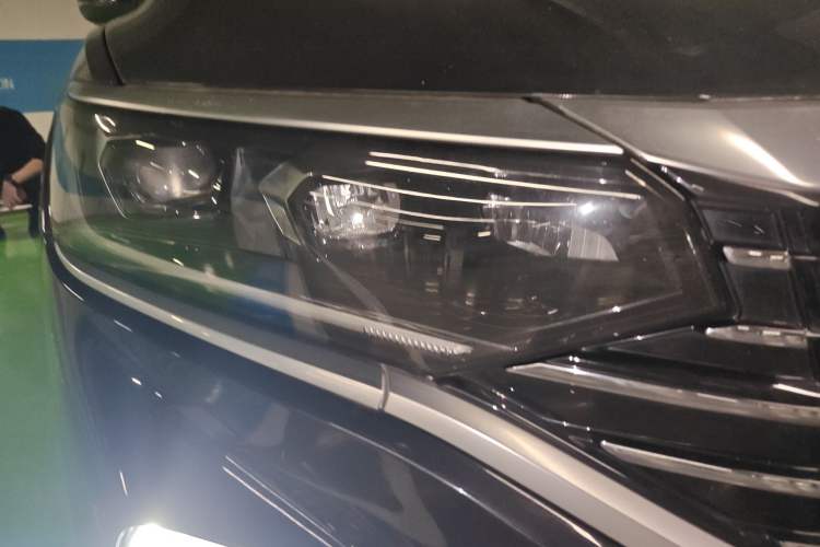 Used Volkswagen Passat New Energy 2022 430 PHEV Hybrid Elite Edition Right Front Headlight