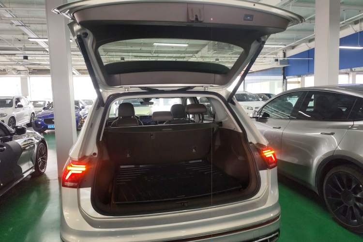 Used Volkswagen Tiguan L 2023 330TSI Automatic Two-Wheel Drive R-Line Flagship Edition