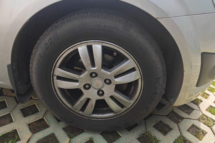 Used Chevrolet Aveo Sonic 2011 Sedan 1.4L Manual Transmission SE