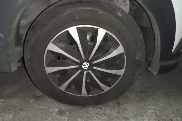 Used BAIC Weiwang M30 2017 1.5L M30S Standard DAM15DL Right Front Wheel Hub