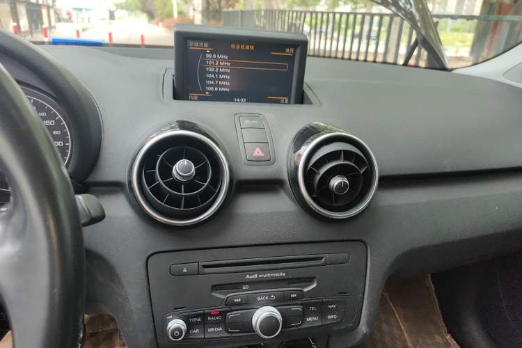 Used Audi A1 2014 30 TFSI Fashion Model Audio And AC Panel