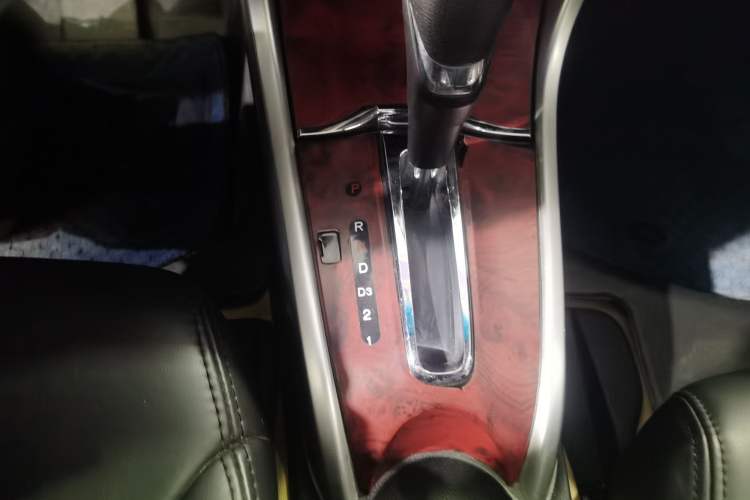 Used Honda Crider 2015 1.8L automatic luxury edition Gear Lever