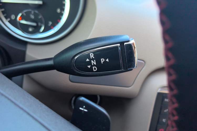 Used Mercedes-Benz R-Class 2011 R 300 L Business Model Gear Lever