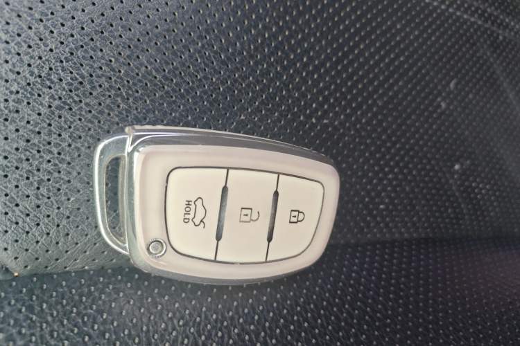 Used Hyundai ix35 2013 2.0L Automatic Two-Wheel Drive Smart GLS China IV Standard