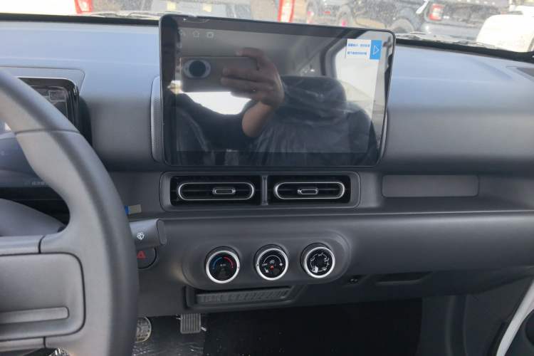 Used Wuling Zhiguang New Energy 2025 Model 305km Ambitious Edition Audio And AC Panel