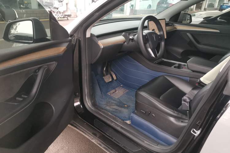 Used Tesla Model Y 2022 Rear-Wheel-Drive Version
