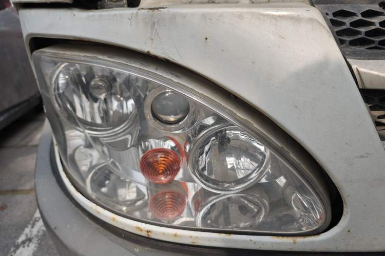 Used Iveco Daily 2017 2.5T A35 Low-Roof 5-7 Seater Passenger Van 47Z5 Right Front Headlight