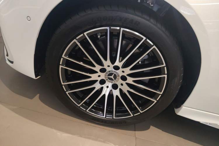 Used Mercedes-Benz C-Class 2024 Restyled C-Class 260 L Sport Edition Left Front Wheel Hub