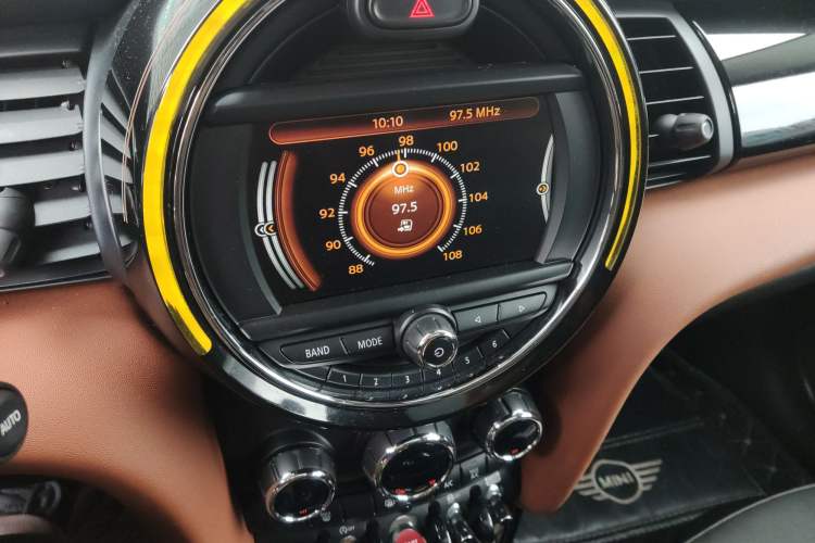 Used MINI MINI 2018 1.5T COOPER Color Edition Five-Door Model
