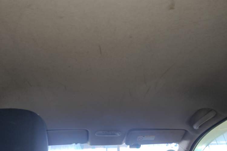 Used Venucia R50 2013 1.6L Manual Fashion Edition