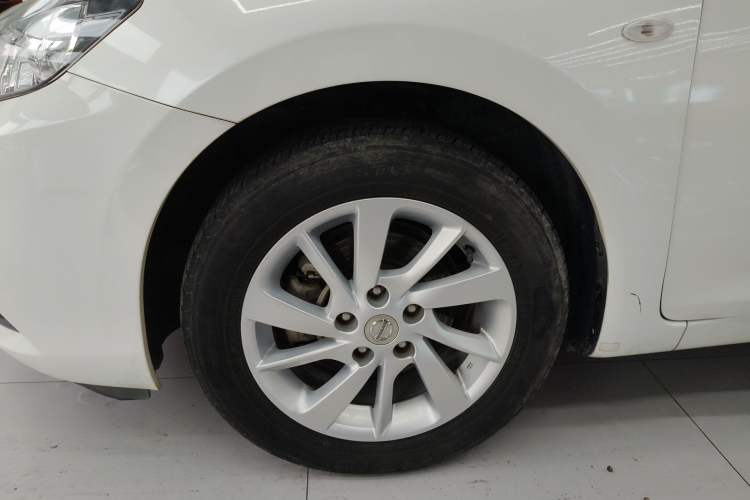 Used Nissan Tiida 2016 1.6L CVT Cool Dynamic Edition Exterior 4