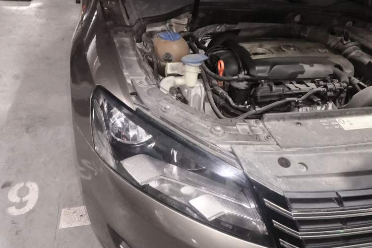 Used Volkswagen Passat 2014 1.8TSI DSG Prestige Navigation Edition Right Front Headlight