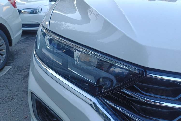 Used Volkswagen T-ROC 2018 230TSI DSG Two-Wheel Drive Advanced Version China V Standard
