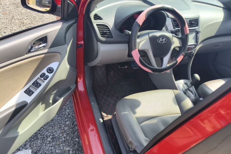 Used Hyundai Verna (older generation) 2010 Sedan 1.4L Automatic Comfort Model GS Driver Seat