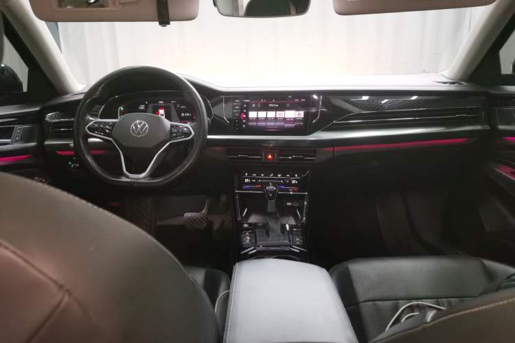 Used Volkswagen Passat 2022 330TSI Starry Luxury Edition Center Console