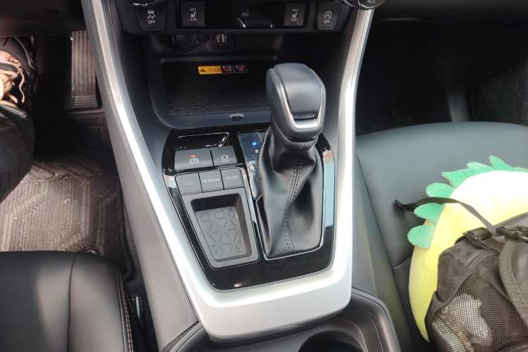 Used Toyota RAV4 2024 2.0L CVT Two-Wheel Drive Fashion Plus Edition
