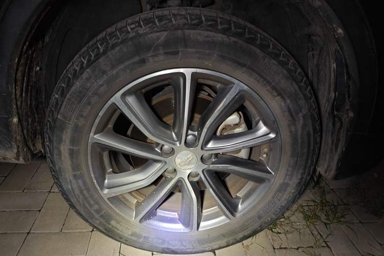 Used Geely Auto Emgrand X7 Sport 2018 1.8TD Automatic Two-Wheel Drive Smart 4G Connected Version Right Front Wheel Hub