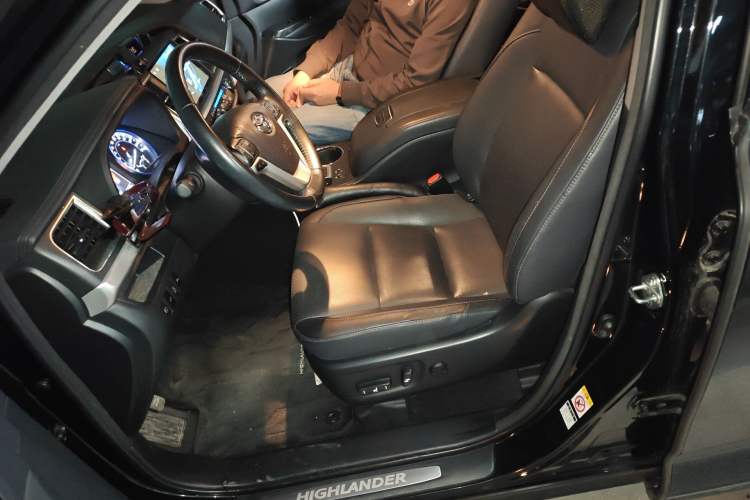 Used Toyota Highlander 2018 2.0T Four-Wheel Drive Prestige Version 7 Seats China V Emission Standard Left Front Seat