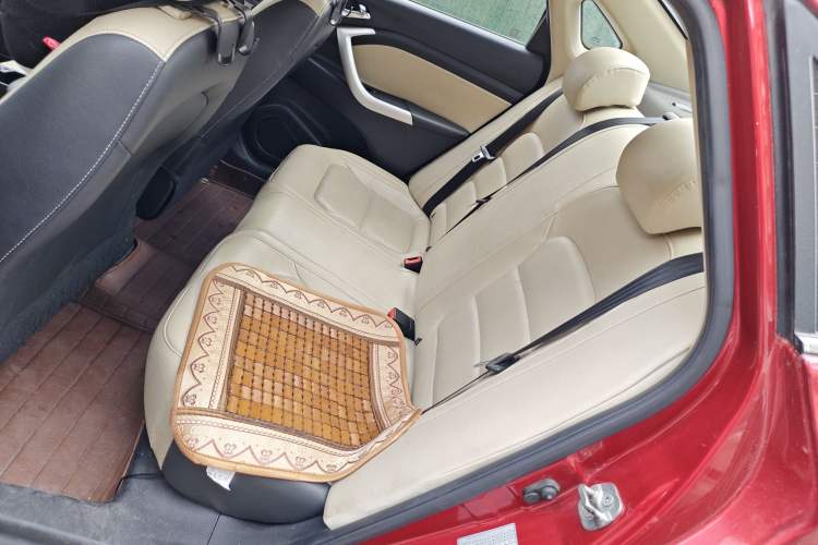 Used CHANGAN Alsvin V7 2015 1.6L Automatic Enjoyment Model China IV Standard
