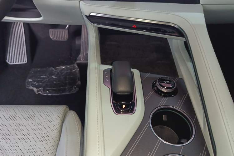 Used Zeekr 001 2024 YOU Edition 100 kWh All-Wheel Drive Gear Lever