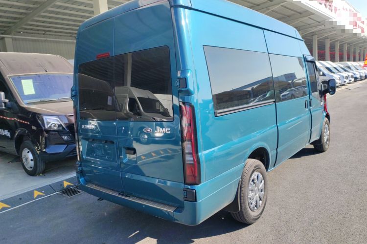 Used JMC Fushun 2025 2.0T 8AT Diesel Mid-Roof Mid-Height Commercial Multi-Purpose 7-Seater Passenger Vehicle