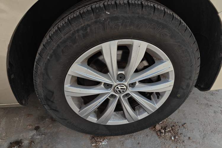 Used Volkswagen Bora 2016 1.6L Manual Fashion Edition Right Front Wheel Hub