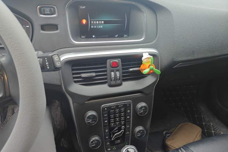 Used Volvo V40 2015 1.6T Zhiya Edition Audio And AC Panel