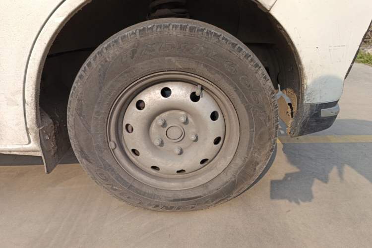 Used CHANGAN KAICHENG Ruixing EM80 2023 EM80 Ⅱ Side-Hinged 5-Seater Comfort Model Right Front Wheel Hub