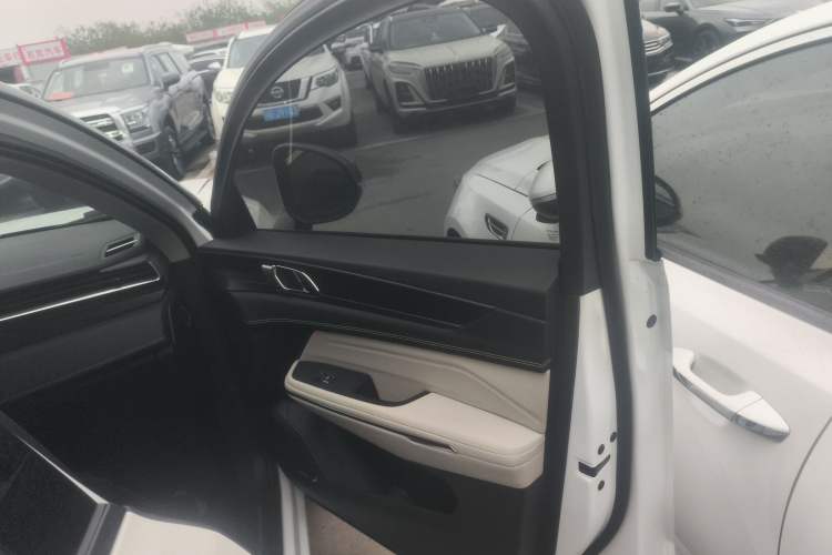 Used Lynk & Co 05 2020 2.0TD Two-Wheel Drive Shine Halo