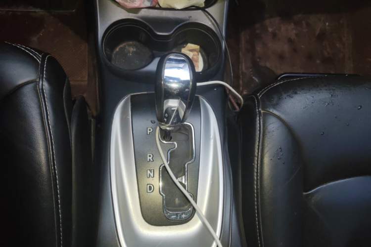 Used Fiat Freemont 2012 2.4L Luxury Edition Gear Lever