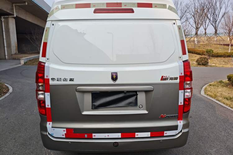 Used Jinbei New Hiace X30L 2023 1.5L Wealth Edition Van 2/5 Seats Non-Air-Conditioned Version SWC15M
