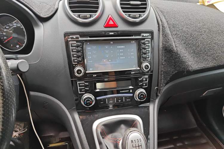 Used Haval H6 2016 Upgraded Model 1.5T Manual Two-Wheel Drive Elite Version
