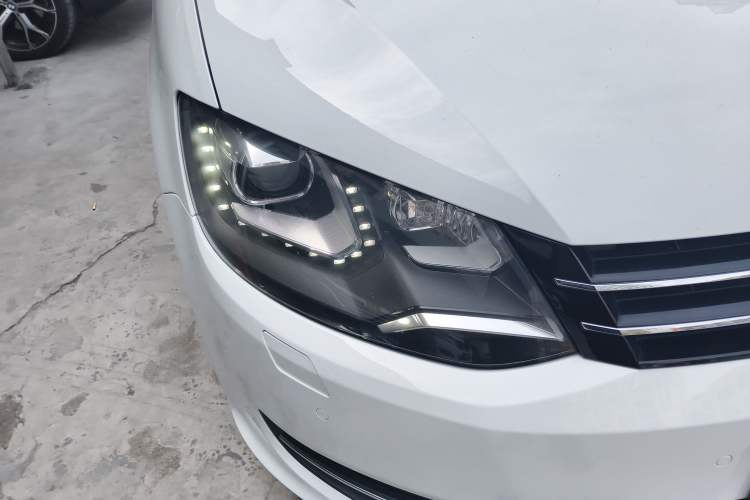 Used Volkswagen Sharan 2016 380TSI Luxury 7-Seater Right Front Headlight