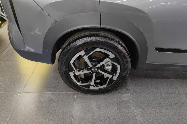 Used Chery Tiggo 7 2025 High-Performance Version 1.6T Two-Wheel Drive Edition Exterior 5